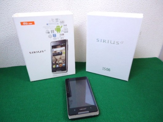 ★au/SIRIUS α IS06 スマートフォン携帯電話入荷しました～＼(^o^)／