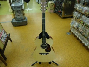 ★Martin エレクトリックアコースティックギター 入荷しました★