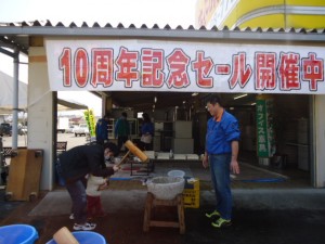 親子で餅つき