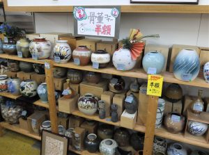 新春♪骨董コーナーにて花瓶・壺の全品半額セール開催！！！