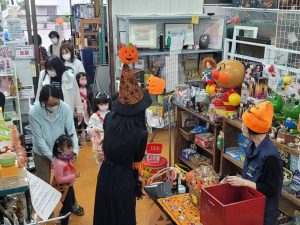 可愛い子供たちがハロウィンの衣装でご来店〜＼(^o^)／